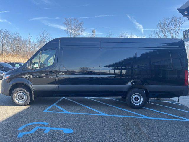 2025 Mercedes-Benz Sprinter 3500 Cargo 170 WB