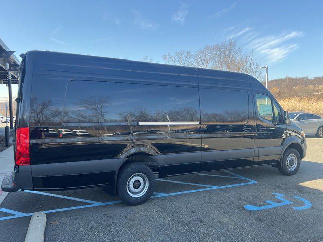 2025 Mercedes-Benz Sprinter 3500 Cargo 170 WB