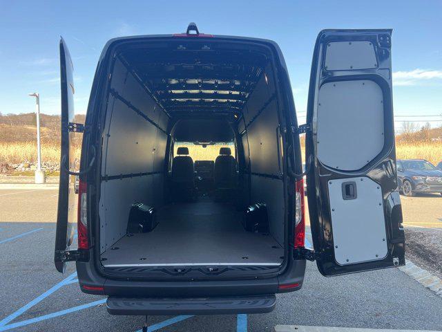 2025 Mercedes-Benz Sprinter 3500 Cargo 170 WB