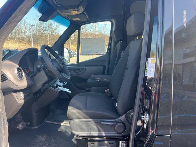 2025 Mercedes-Benz Sprinter 3500 Cargo 170 WB