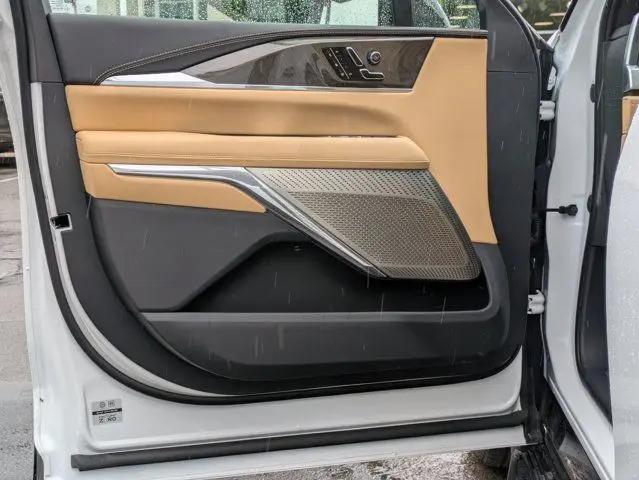 2025 Cadillac Escalade Luxury 2