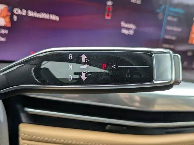 2025 Cadillac Escalade Luxury 2