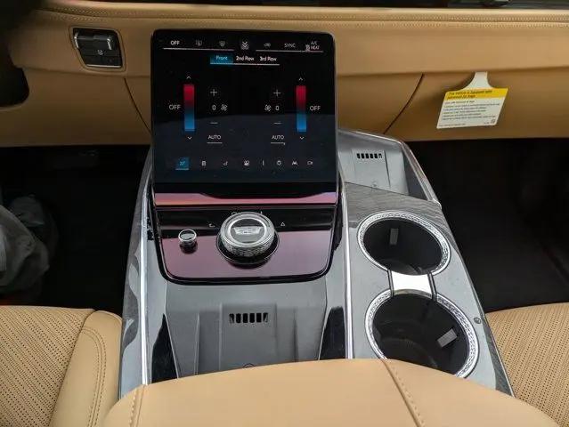 2025 Cadillac Escalade Luxury 2