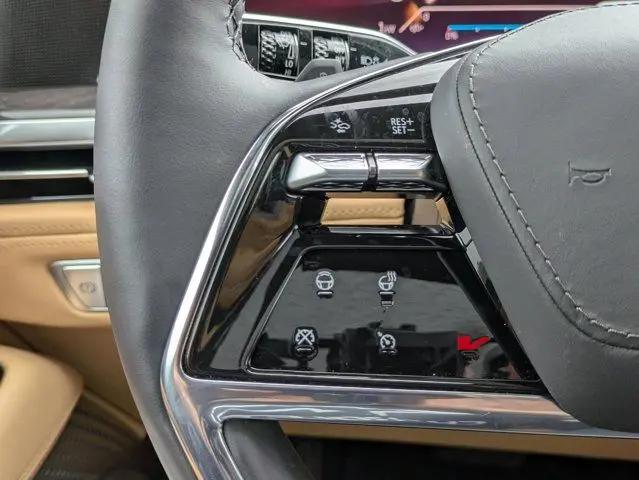 2025 Cadillac Escalade Luxury 2