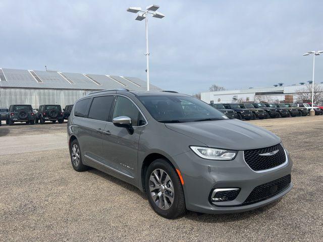 2025 Chrysler Pacifica Hybrid PACIFICA PLUG-IN HYBRID PINNACLE