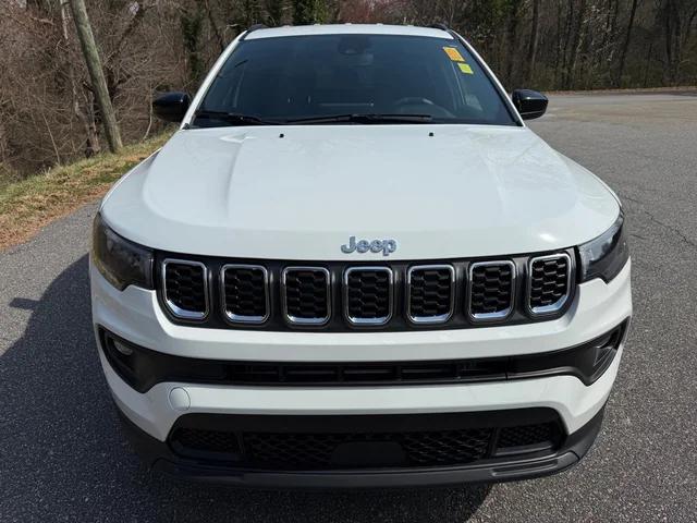 2024 Jeep Compass Latitude Lux FWD