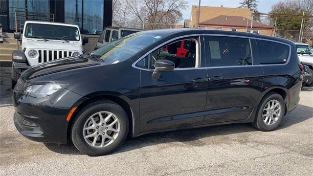 2022 Chrysler Voyager LX