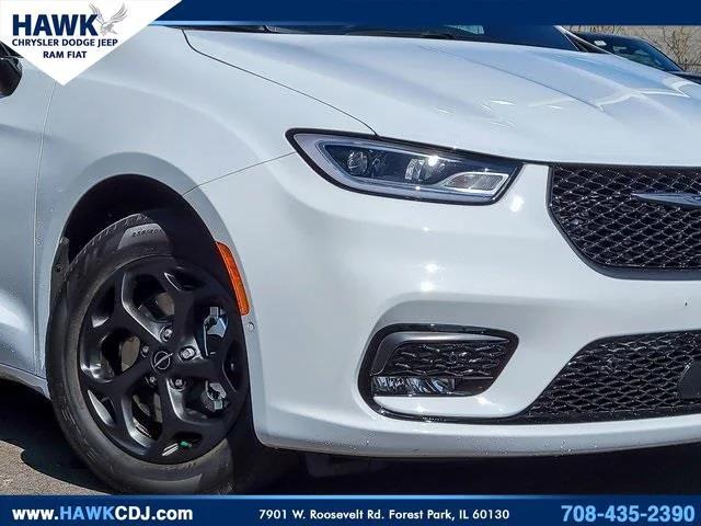 2024 Chrysler Pacifica Hybrid Premium S Appearance Pkg