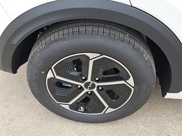 2025 Kia Niro LX