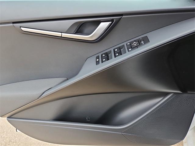 2025 Kia Niro LX