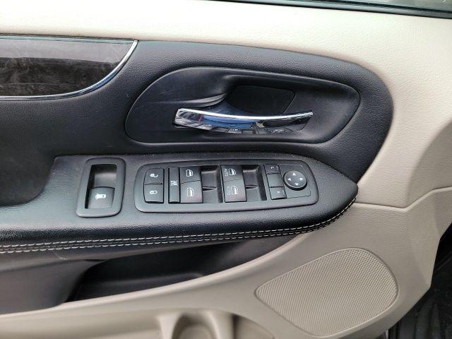 2014 Chrysler Town & Country Touring