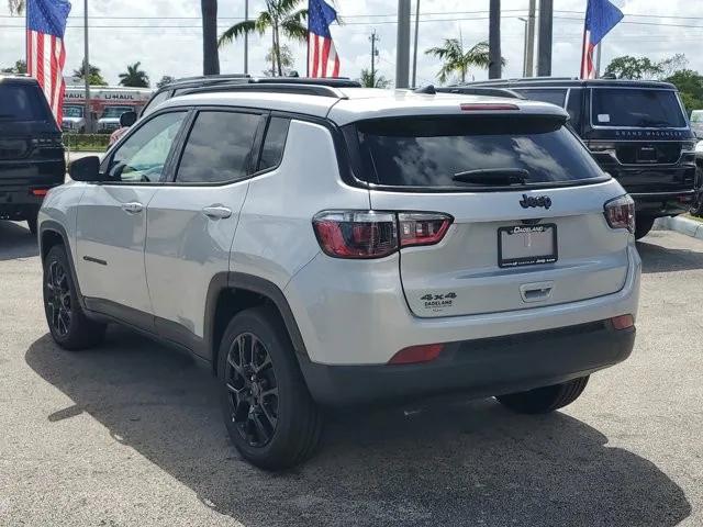 2025 Jeep Compass COMPASS LATITUDE 4X4