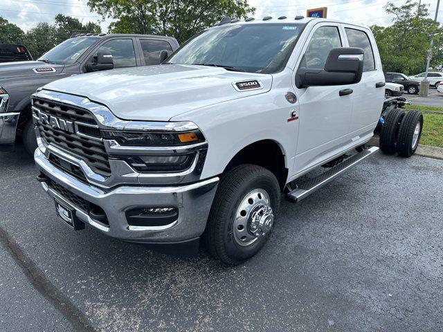 2025 RAM Ram 3500 Chassis Cab RAM 3500 TRADESMAN CREW CAB CHASSIS 4X4 60 CA
