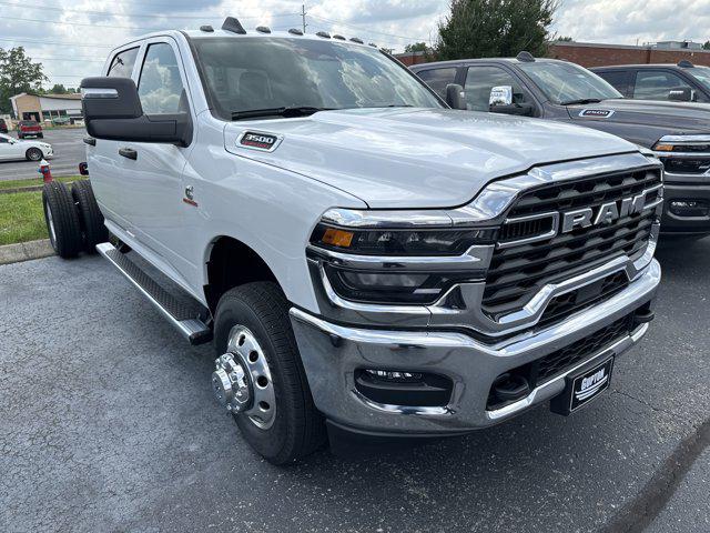 2025 RAM Ram 3500 Chassis Cab RAM 3500 TRADESMAN CREW CAB CHASSIS 4X4 60 CA