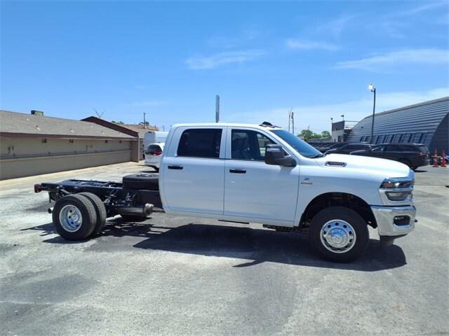 2025 RAM Ram 3500 Chassis Cab RAM 3500 TRADESMAN CREW CAB CHASSIS 4X4 60 CA
