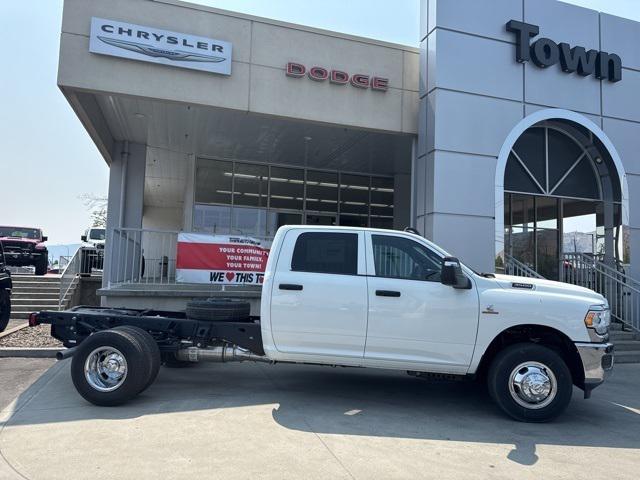 2024 RAM Ram 3500 Chassis Cab RAM 3500 TRADESMAN CREW CAB CHASSIS 4X4 60 CA
