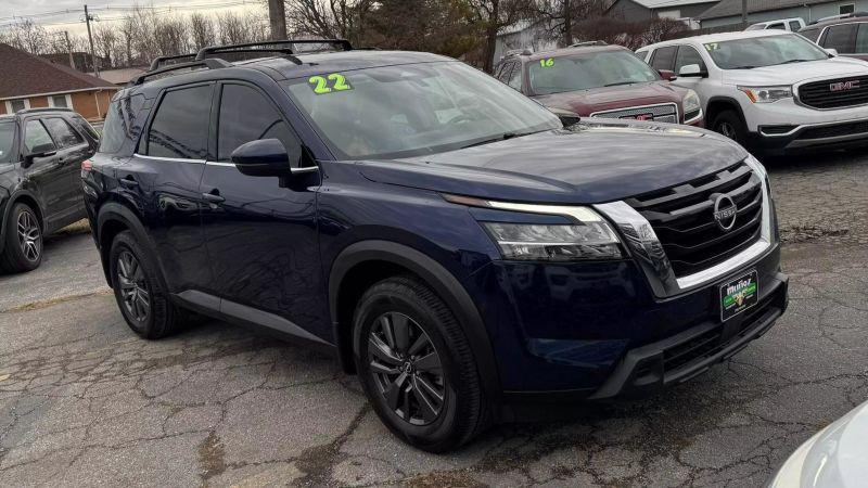 2022 Nissan Pathfinder SV 2WD for sale in Frankfort, IN