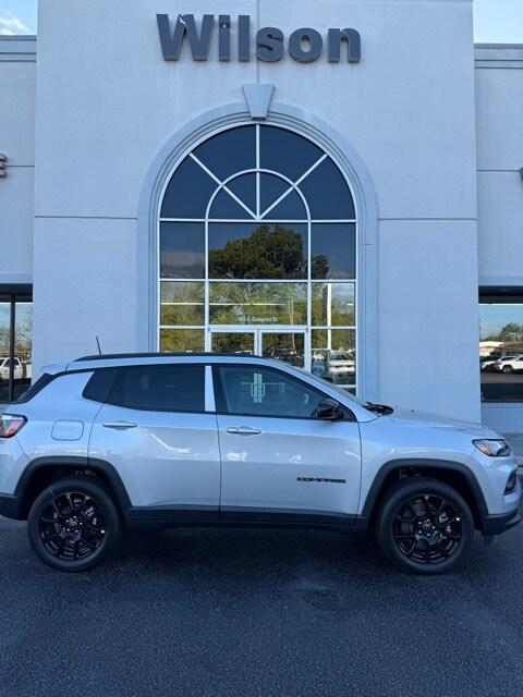 2025 Jeep Compass COMPASS LATITUDE 4X4