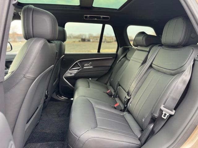 2025 Land Rover Range Rover P400 SE