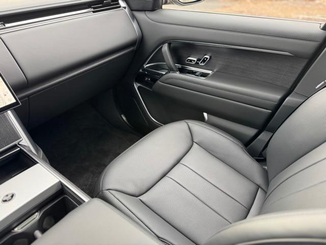 2025 Land Rover Range Rover P400 SE