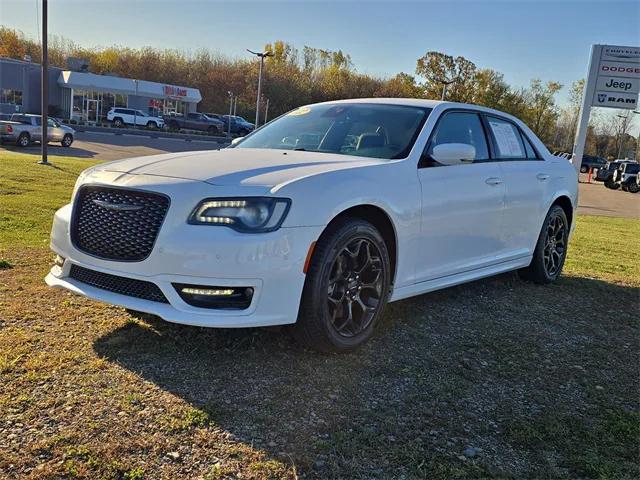 2022 Chrysler 300 Touring-L AWD 2022 Chrysler 300 Touring-L AWD