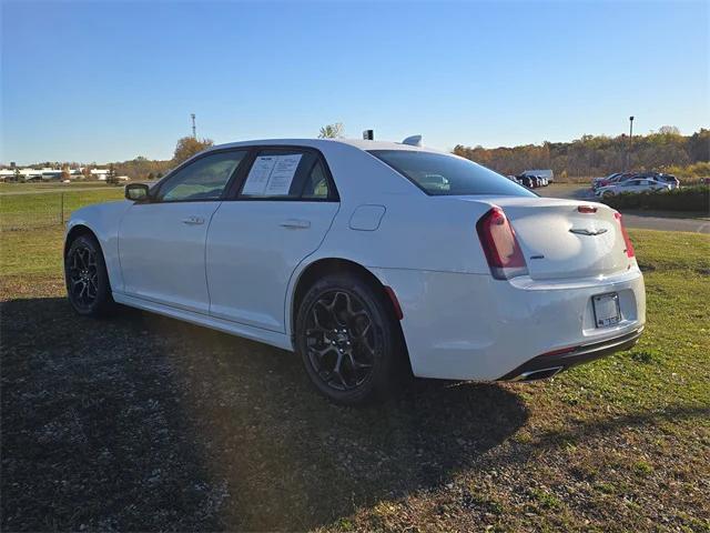 2022 Chrysler 300 Touring-L AWD 2022 Chrysler 300 Touring-L AWD