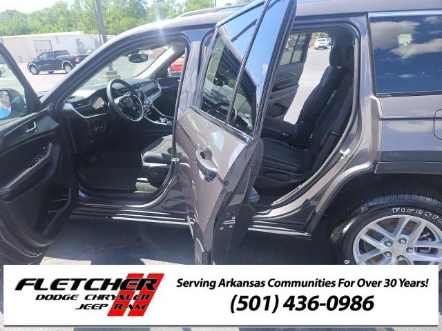 2023 Jeep Grand Cherokee L Laredo 4x4