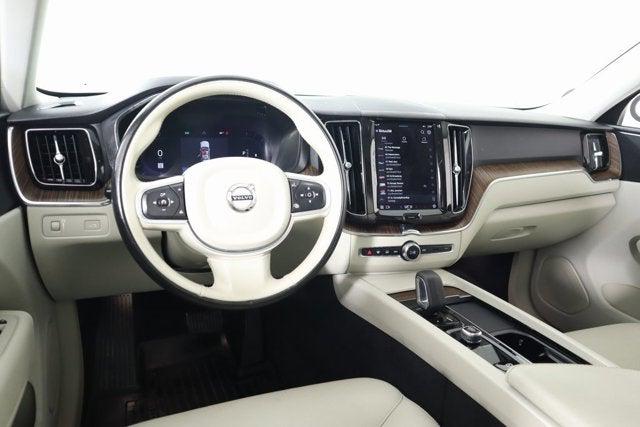 2022 Volvo XC60 B5 Momentum