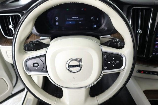 2022 Volvo XC60 B5 Momentum