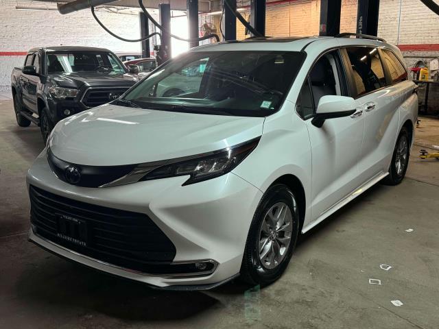 2022 Toyota Sienna XLE [8]