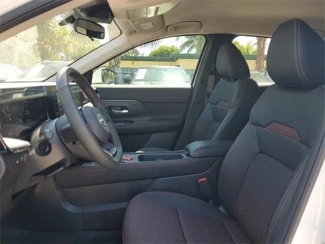 2025 Nissan Kicks SR FWD