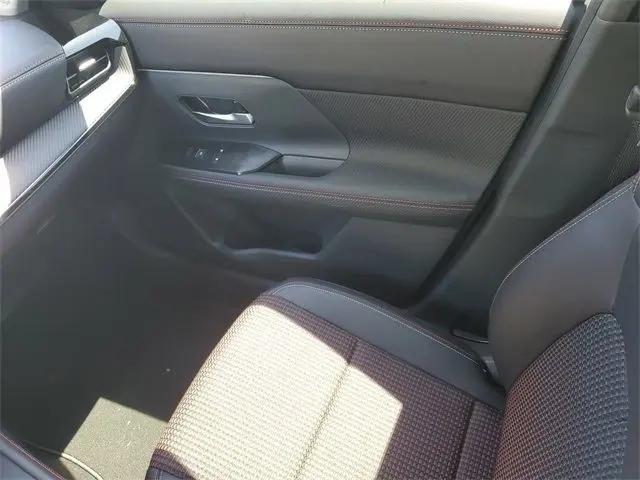 2025 Nissan Kicks SR FWD