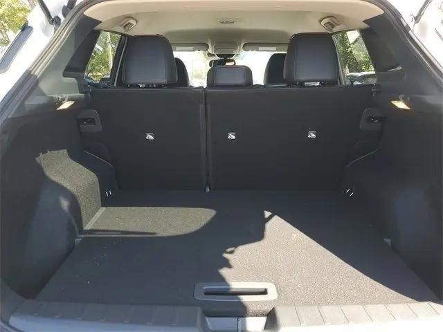 2025 Nissan Kicks SR FWD