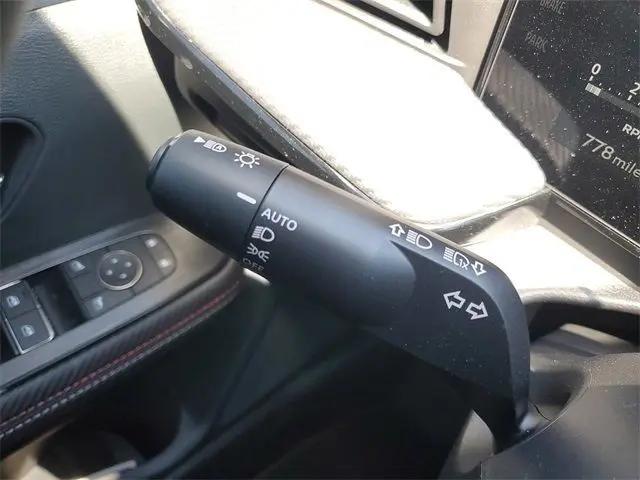 2025 Nissan Kicks SR FWD