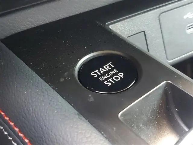 2025 Nissan Kicks SR FWD