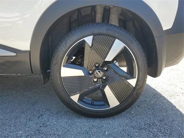 2025 Nissan Kicks SR FWD