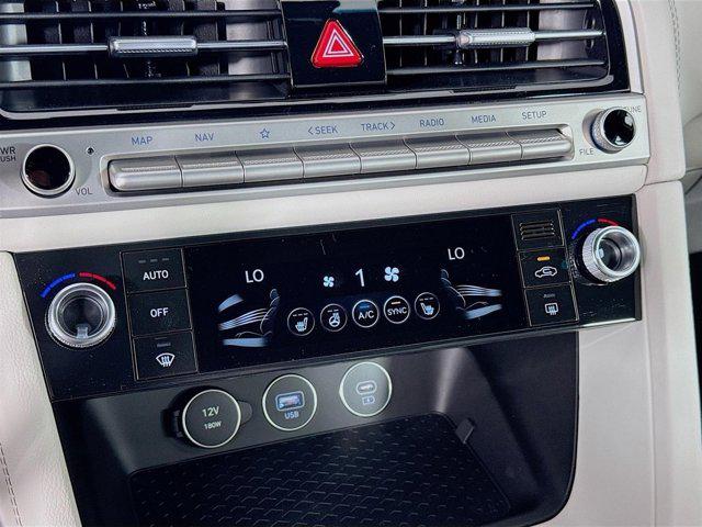 2025 GENESIS G70 Standard - Photo 17