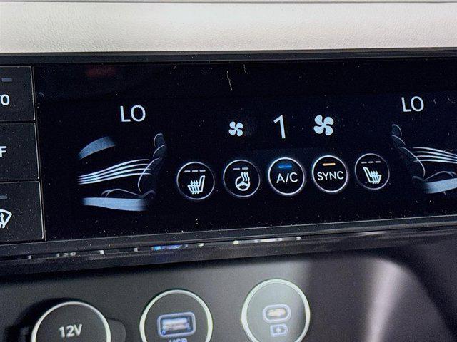2025 GENESIS G70 Standard - Photo 21