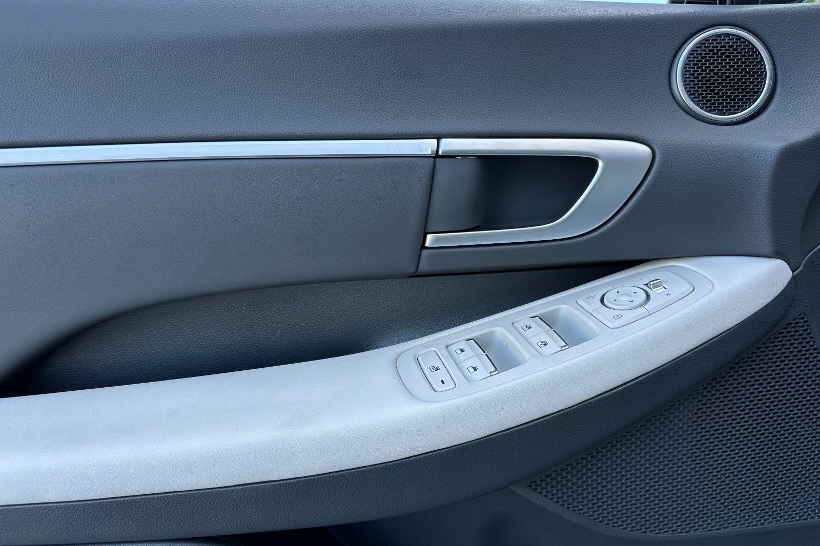 2025 Hyundai Sonata SEL - Photo 11