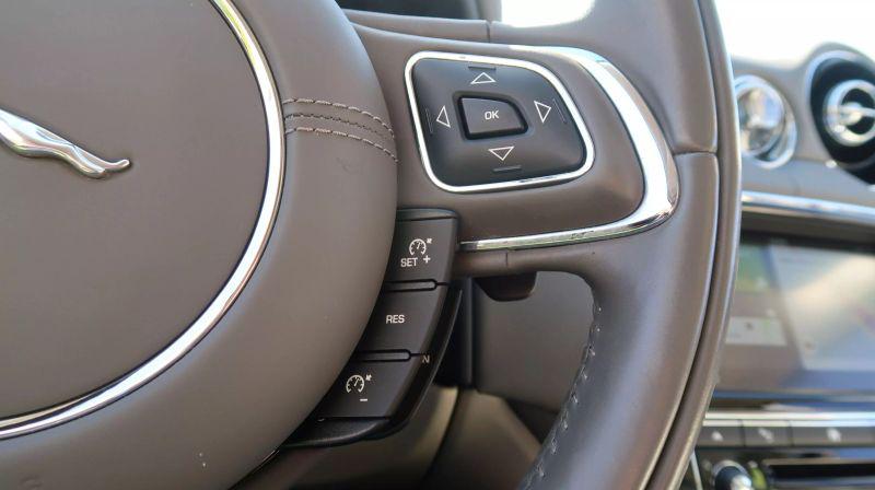 2017 Jaguar XJ R-Sport