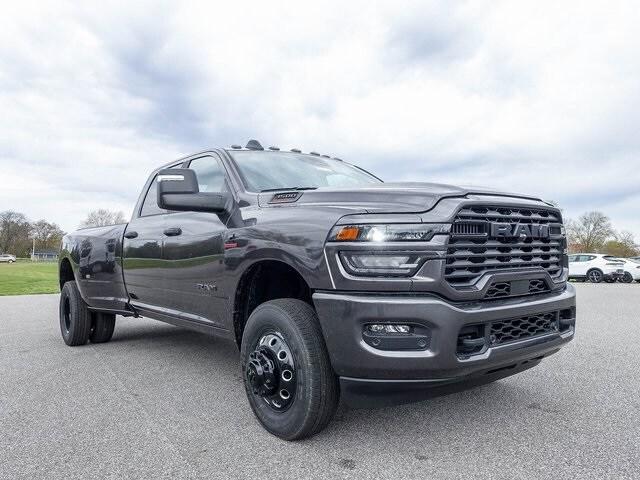 2025 RAM Ram 3500 RAM 3500 BIG HORN CREW CAB 4X4 8 BOX