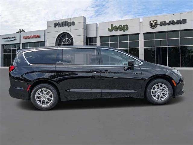 2025 Chrysler Voyager VOYAGER