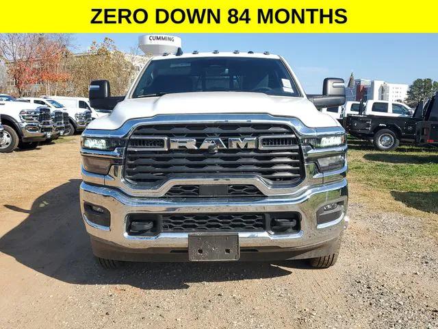 2025 RAM Ram 3500 Chassis Cab RAM 3500 BIG HORN CREW CAB CHASSIS 4X4 60 CA 2025 RAM Ram 3500 Chassis Cab RAM 3500 BIG HORN CREW CAB CHASSIS 4X4 60 CA