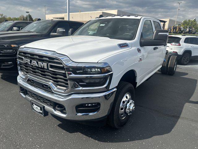 2025 RAM Ram 3500 Chassis Cab RAM 3500 TRADESMAN CREW CAB CHASSIS 4X4 60 CA