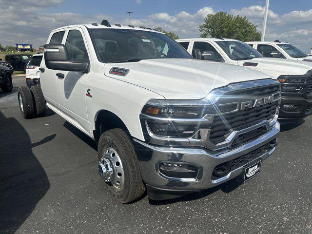 2025 RAM Ram 3500 Chassis Cab RAM 3500 TRADESMAN CREW CAB CHASSIS 4X4 60 CA