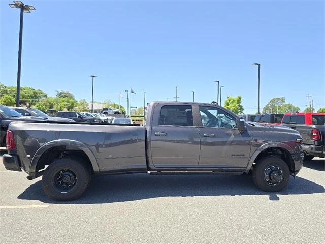 2025 RAM Ram 3500 RAM 3500 LIMITED CREW CAB 4X4 8 BOX