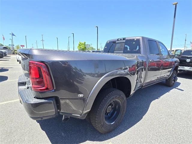2025 RAM Ram 3500 RAM 3500 LIMITED CREW CAB 4X4 8 BOX