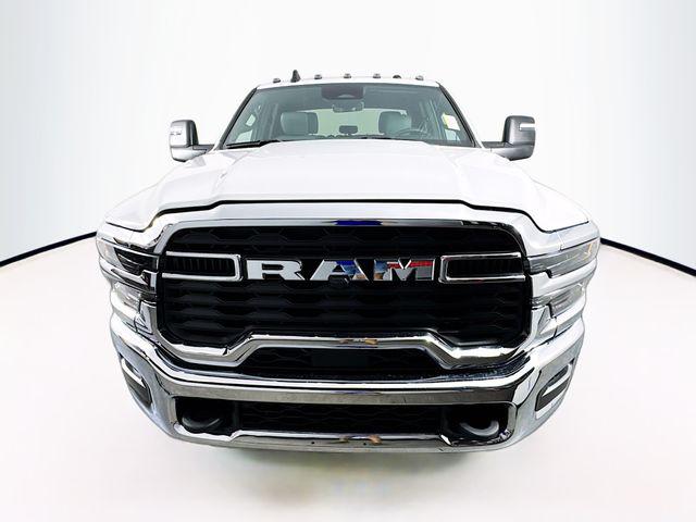 2025 RAM Ram 5500 Chassis Cab RAM 5500 TRADESMAN CHASSIS CREW CAB 4X4 84 CA