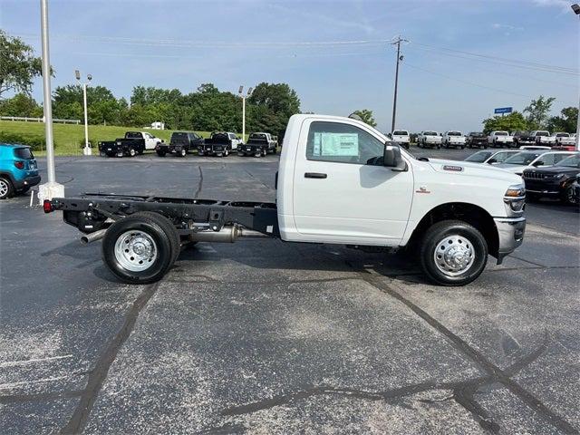 2025 RAM Ram 3500 Chassis Cab RAM 3500 TRADESMAN CHASSIS REGULAR CAB 4X4 60 CA