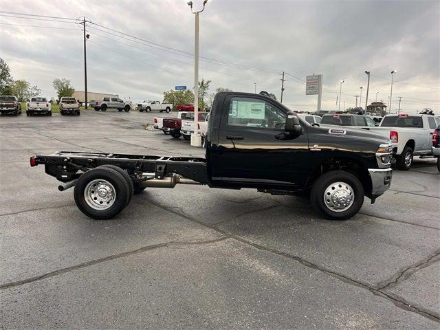 2025 RAM Ram 3500 Chassis Cab RAM 3500 TRADESMAN CHASSIS REGULAR CAB 4X4 60 CA